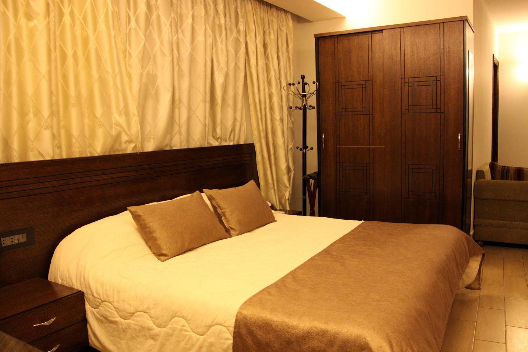 Lamedina Hotel & Resort Jounieh Exteriör bild