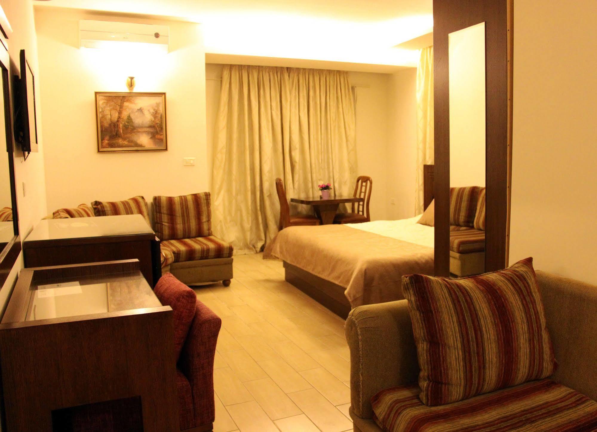 Lamedina Hotel & Resort Jounieh Exteriör bild